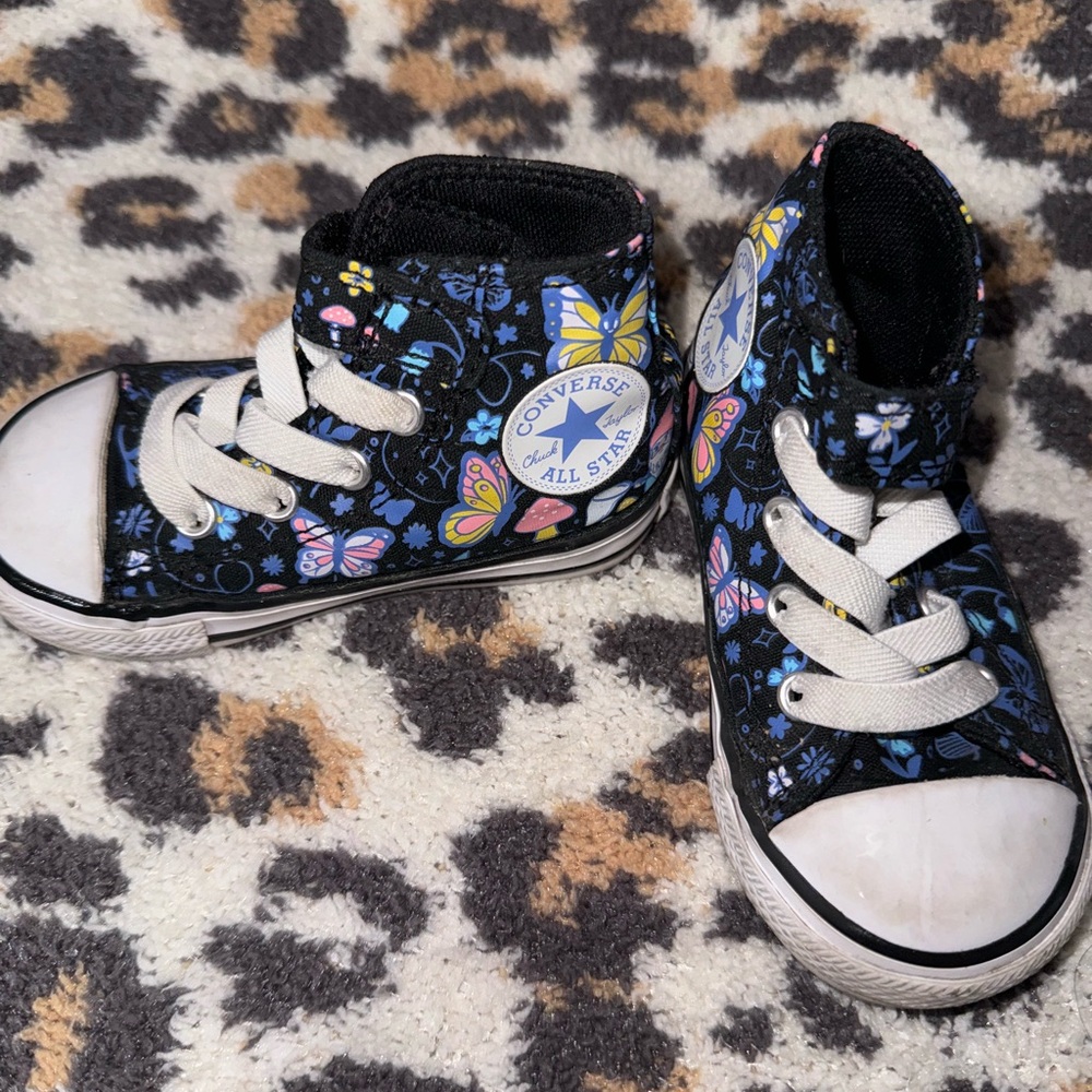 Hightop Converse Size 5